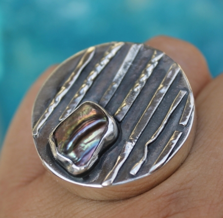 Pierścień srebrny z szarą perłą