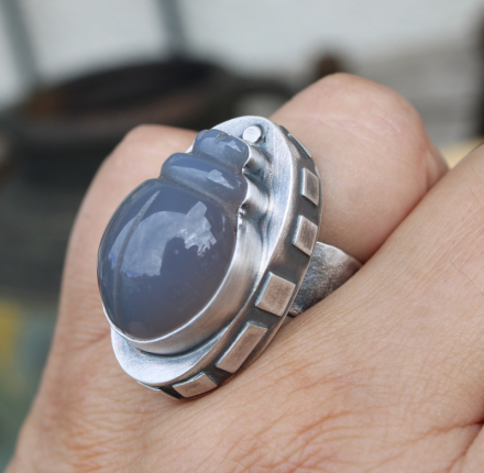Pierścień srebrny z szarym agatem
