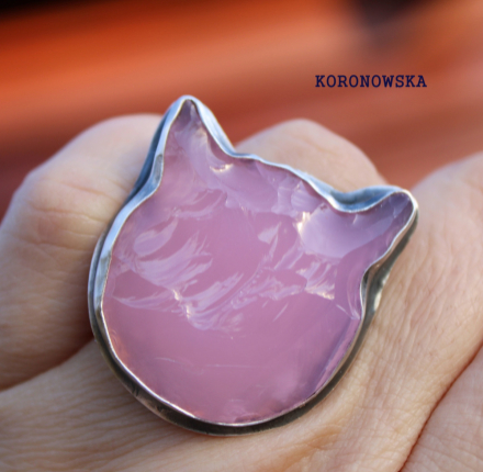 Pierścień kot z różowego kwarcu