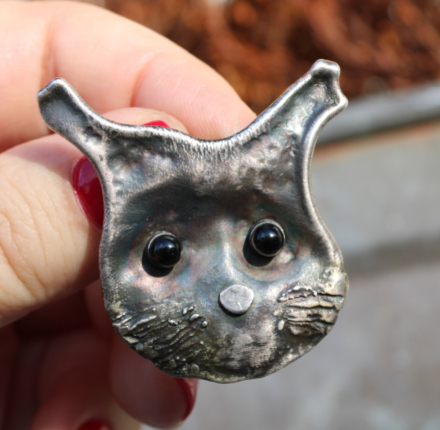 Wisior srebrny kot z onyksami