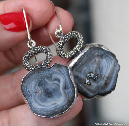 Kolczyki srebrne z różami chalcedonowymi