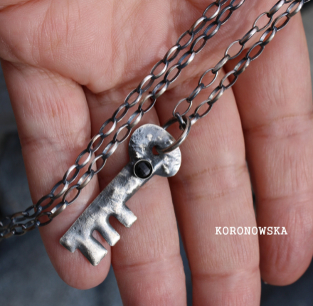 Naszyjnik srebrny klucz z onyksem