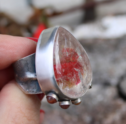 Pierścień srebrny z lodolitem i agatami