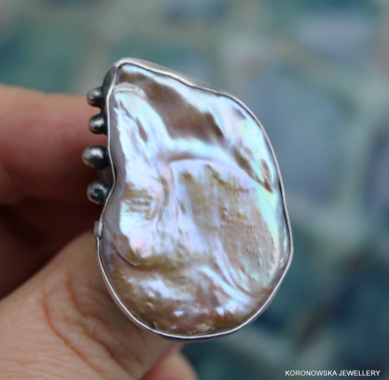 Pierścień srebrny z olbrzymią perłą